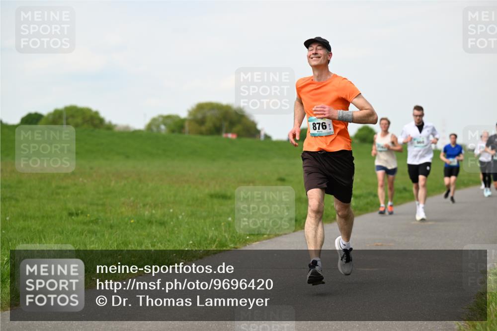 10.05.2026 - 8. Wedeler Halbmarathon Dr. Thomas Lammeyer http://msf.ph/oto/9696420 10.05.2026 11:24:42 Laufen 876 meine-sportfotos.de