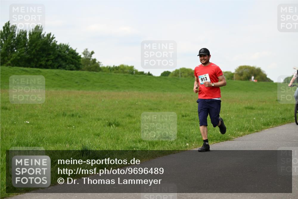 10.05.2026 - 8. Wedeler Halbmarathon Dr. Thomas Lammeyer http://msf.ph/oto/9696489 10.05.2026 11:24:59 Laufen 913 meine-sportfotos.de
