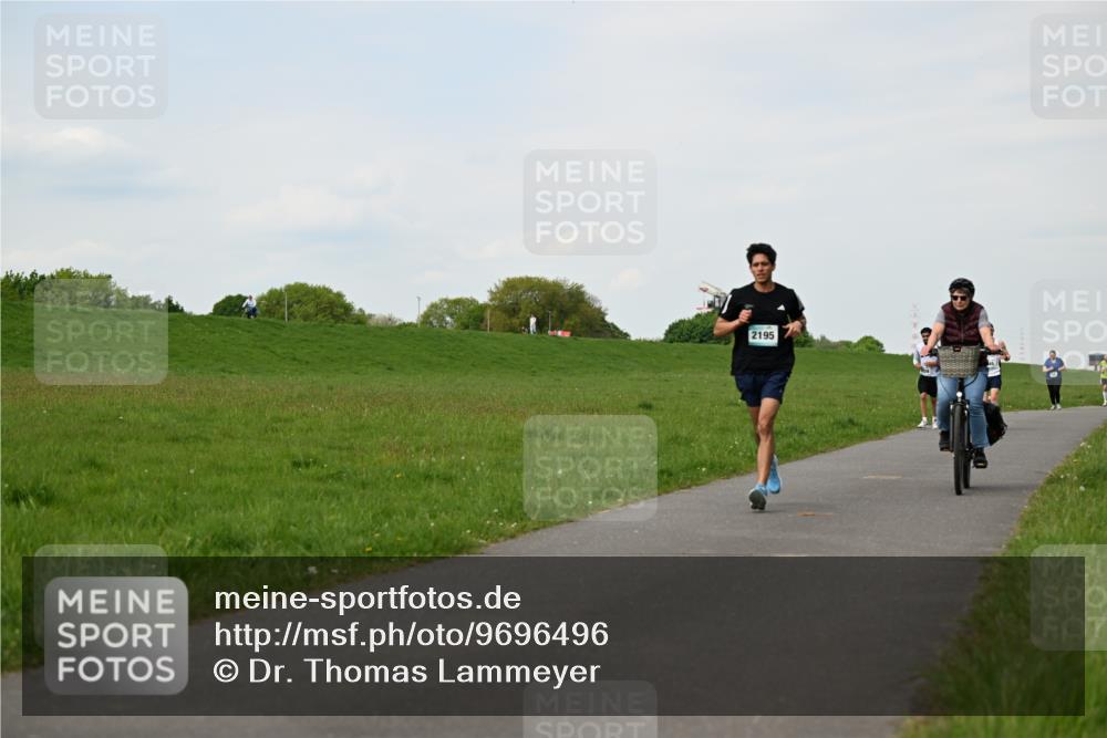10.05.2026 - 8. Wedeler Halbmarathon Dr. Thomas Lammeyer http://msf.ph/oto/9696496 10.05.2026 11:25:02 Laufen 2195 meine-sportfotos.de
