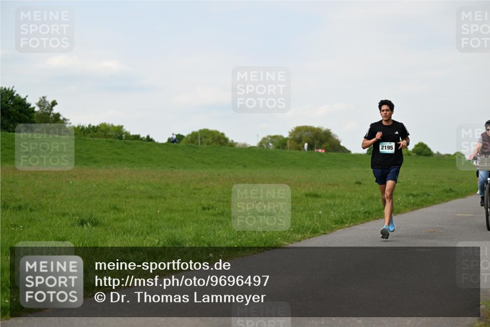 10.05.2026 - 8. Wedeler Halbmarathon Dr. Thomas Lammeyer http://msf.ph/oto/9696497 10.05.2026 11:25:03 Laufen 2195 meine-sportfotos.de