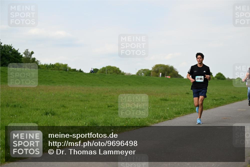 10.05.2026 - 8. Wedeler Halbmarathon Dr. Thomas Lammeyer http://msf.ph/oto/9696498 10.05.2026 11:25:03 Laufen 2195 meine-sportfotos.de