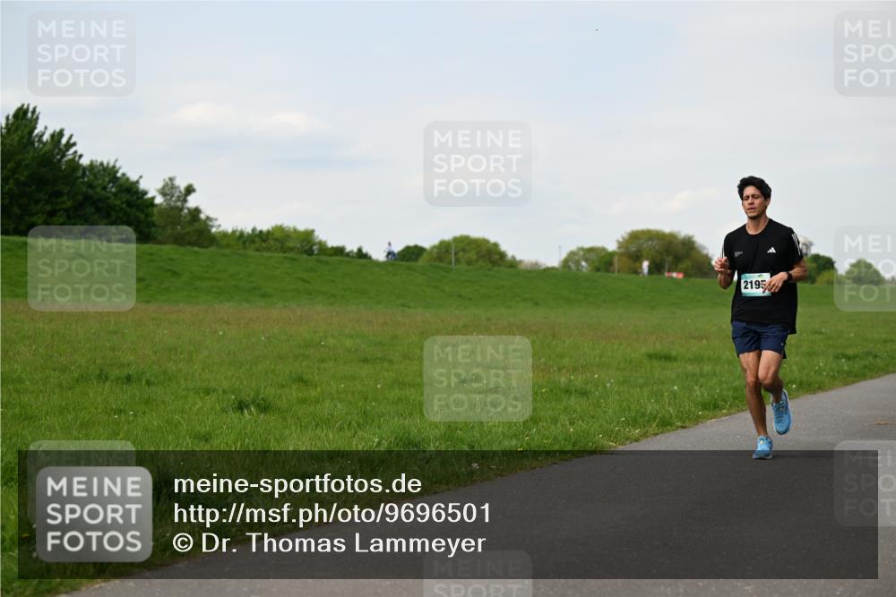 10.05.2026 - 8. Wedeler Halbmarathon Dr. Thomas Lammeyer http://msf.ph/oto/9696501 10.05.2026 11:25:04 Laufen 2195 meine-sportfotos.de