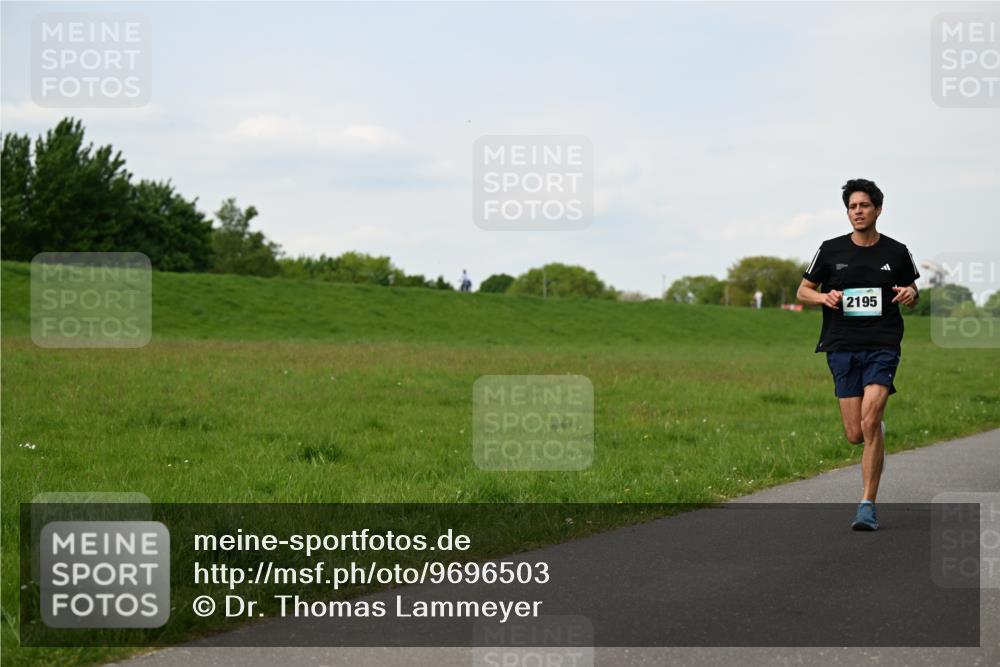 10.05.2026 - 8. Wedeler Halbmarathon Dr. Thomas Lammeyer http://msf.ph/oto/9696503 10.05.2026 11:25:04 Laufen 2195 meine-sportfotos.de