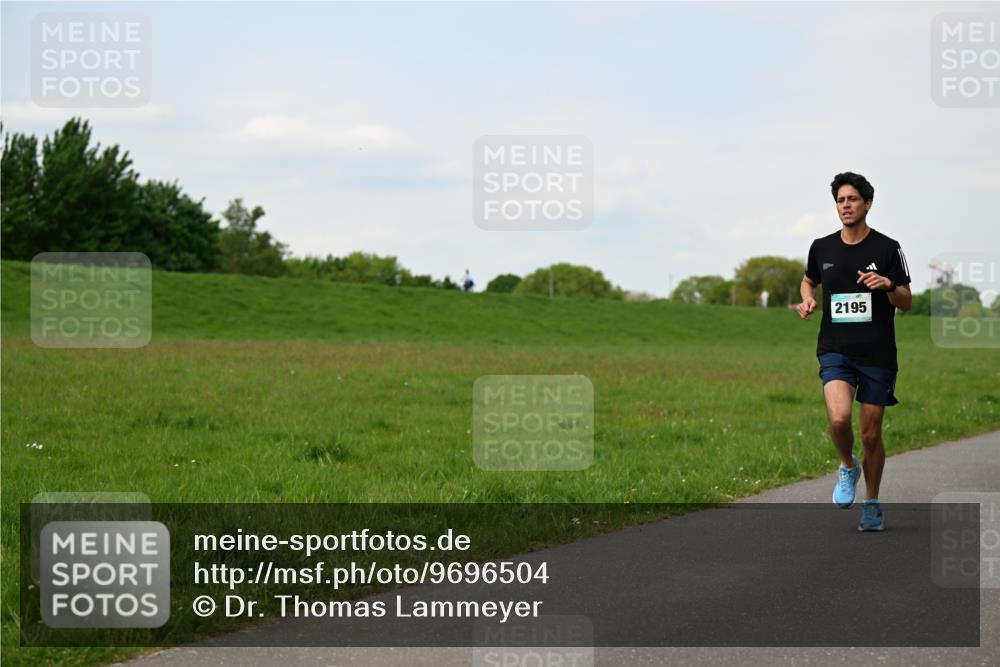 10.05.2026 - 8. Wedeler Halbmarathon Dr. Thomas Lammeyer http://msf.ph/oto/9696504 10.05.2026 11:25:04 Laufen 2195 meine-sportfotos.de