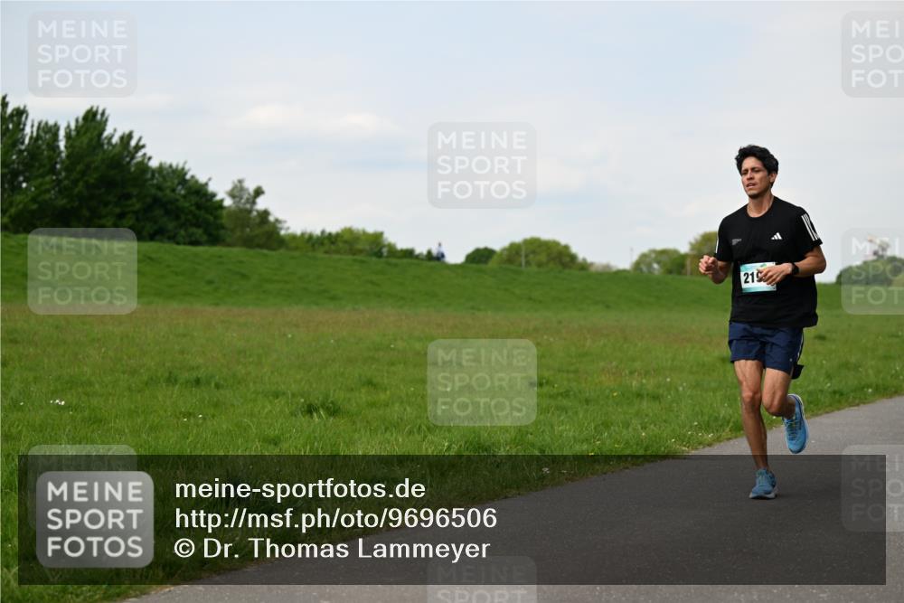10.05.2026 - 8. Wedeler Halbmarathon Dr. Thomas Lammeyer http://msf.ph/oto/9696506 10.05.2026 11:25:04 Laufen 219 meine-sportfotos.de