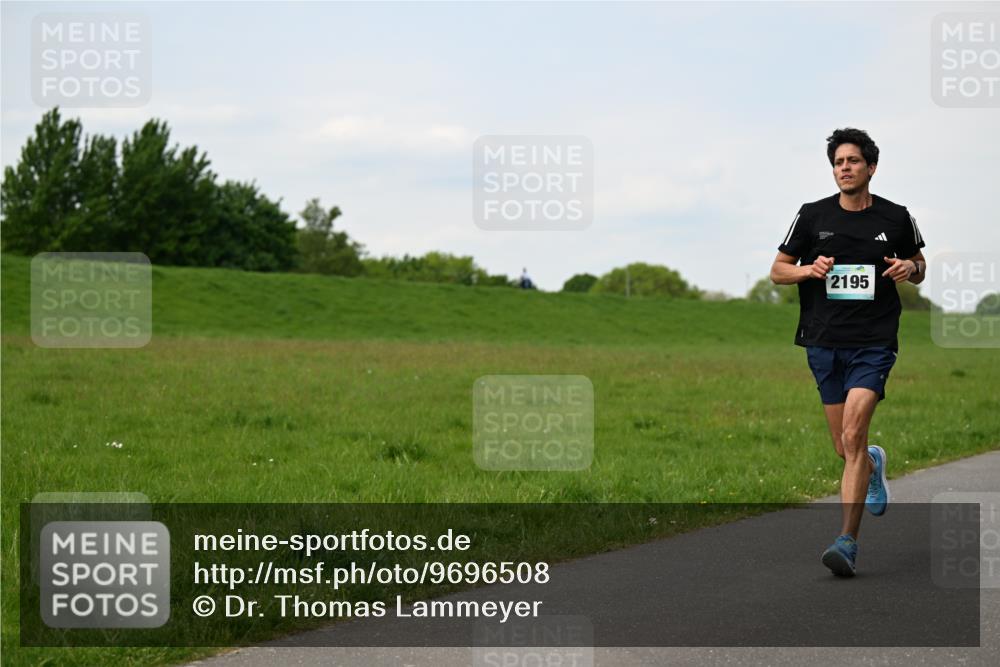 10.05.2026 - 8. Wedeler Halbmarathon Dr. Thomas Lammeyer http://msf.ph/oto/9696508 10.05.2026 11:25:04 Laufen 2195 meine-sportfotos.de