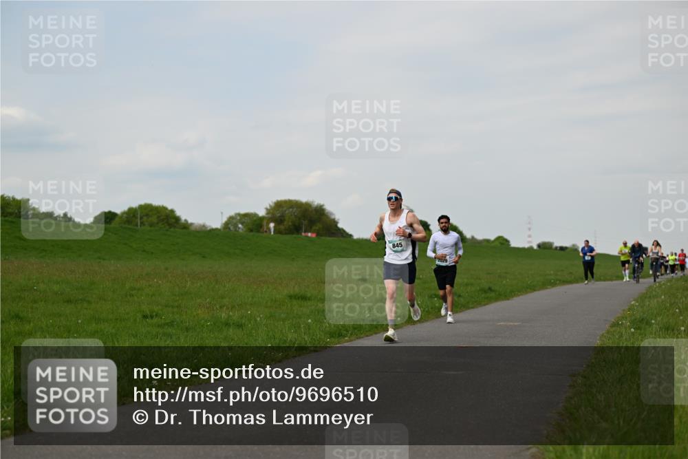 10.05.2026 - 8. Wedeler Halbmarathon Dr. Thomas Lammeyer http://msf.ph/oto/9696510 10.05.2026 11:25:08 Laufen 845 meine-sportfotos.de