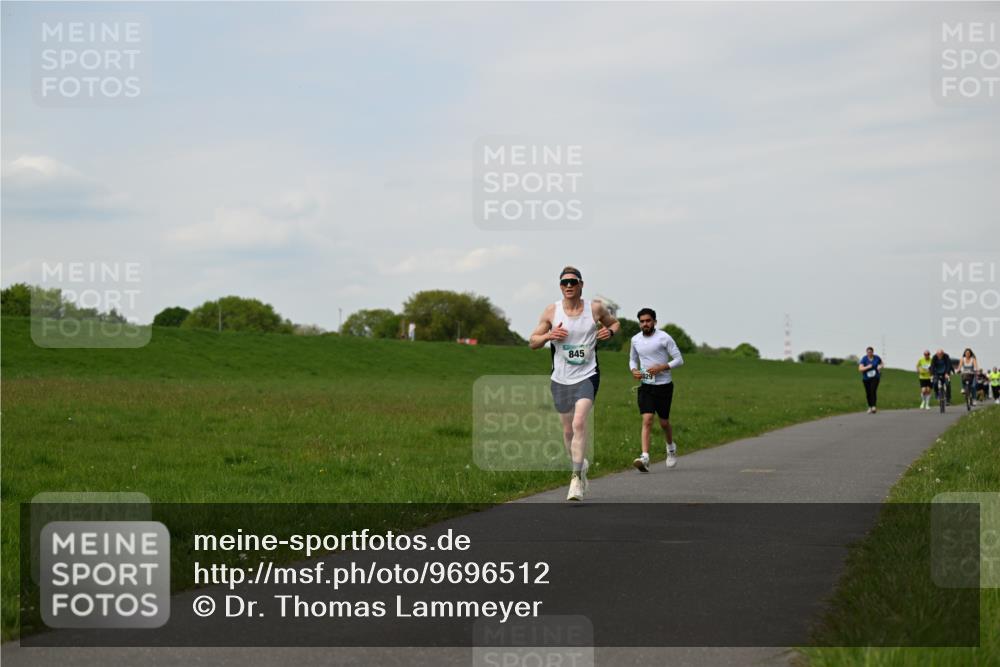 10.05.2026 - 8. Wedeler Halbmarathon Dr. Thomas Lammeyer http://msf.ph/oto/9696512 10.05.2026 11:25:08 Laufen 845 meine-sportfotos.de