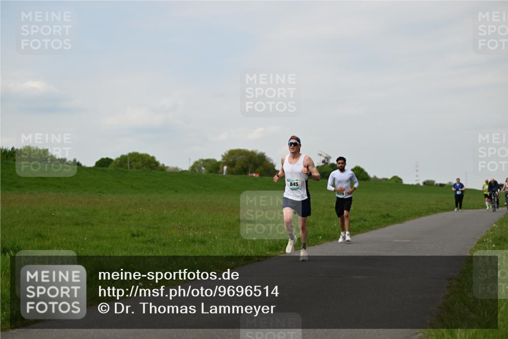 10.05.2026 - 8. Wedeler Halbmarathon Dr. Thomas Lammeyer http://msf.ph/oto/9696514 10.05.2026 11:25:09 Laufen 845, 2029 meine-sportfotos.de