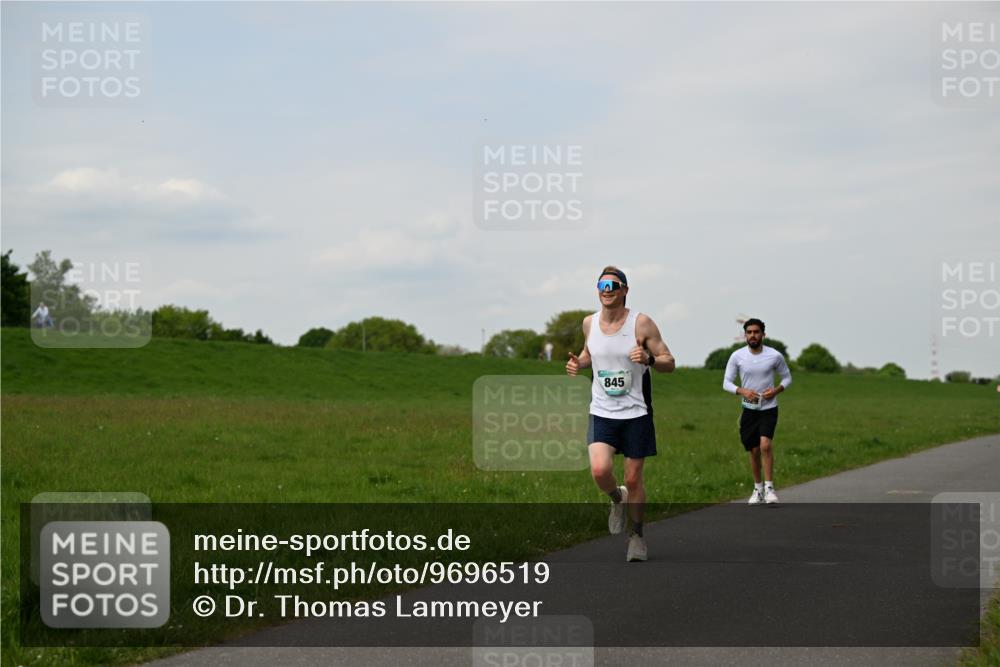 10.05.2026 - 8. Wedeler Halbmarathon Dr. Thomas Lammeyer http://msf.ph/oto/9696519 10.05.2026 11:25:09 Laufen 845 meine-sportfotos.de