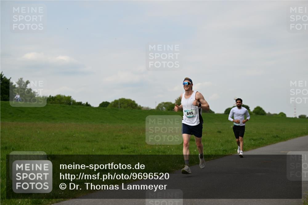 10.05.2026 - 8. Wedeler Halbmarathon Dr. Thomas Lammeyer http://msf.ph/oto/9696520 10.05.2026 11:25:10 Laufen 845 meine-sportfotos.de