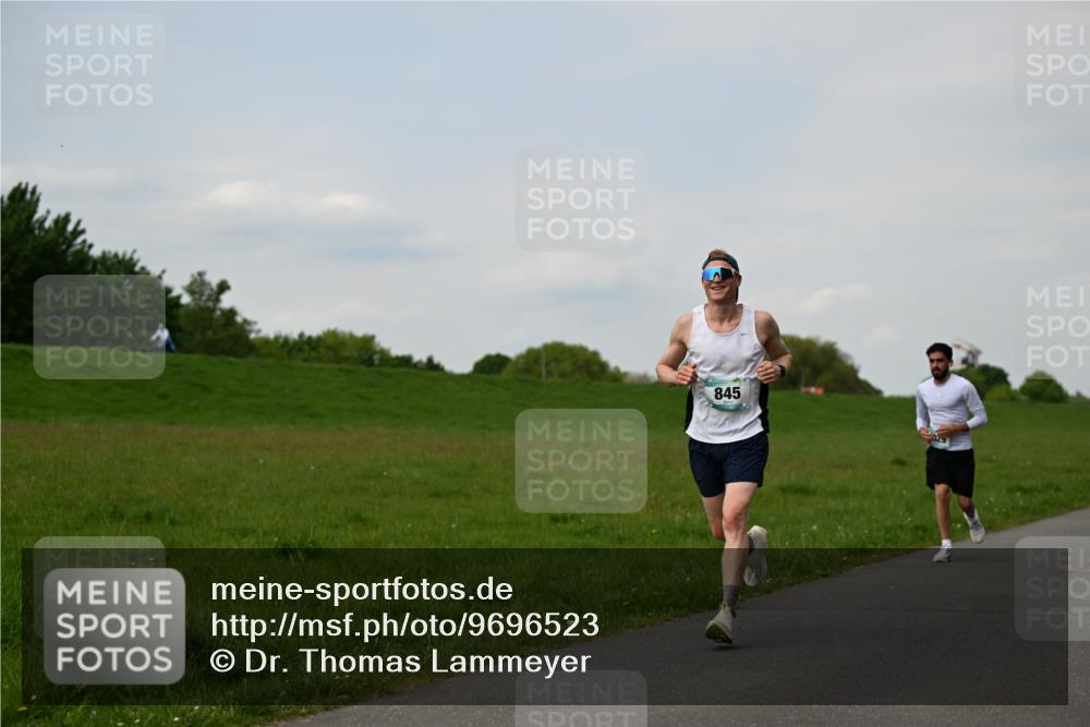 10.05.2026 - 8. Wedeler Halbmarathon Dr. Thomas Lammeyer http://msf.ph/oto/9696523 10.05.2026 11:25:10 Laufen 845 meine-sportfotos.de
