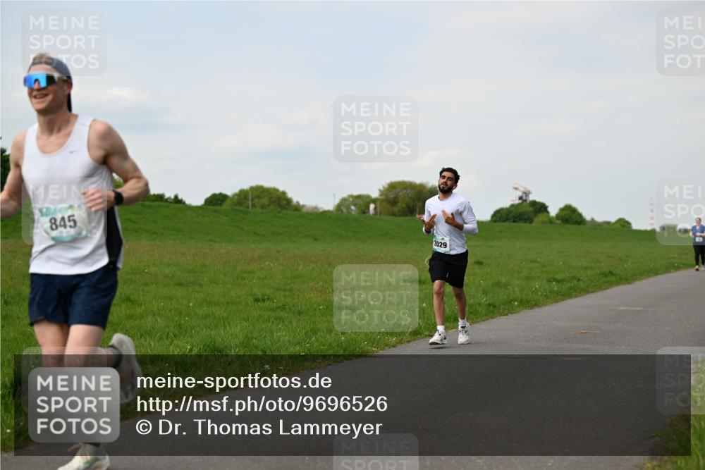 10.05.2026 - 8. Wedeler Halbmarathon Dr. Thomas Lammeyer http://msf.ph/oto/9696526 10.05.2026 11:25:11 Laufen 845, 2029 meine-sportfotos.de