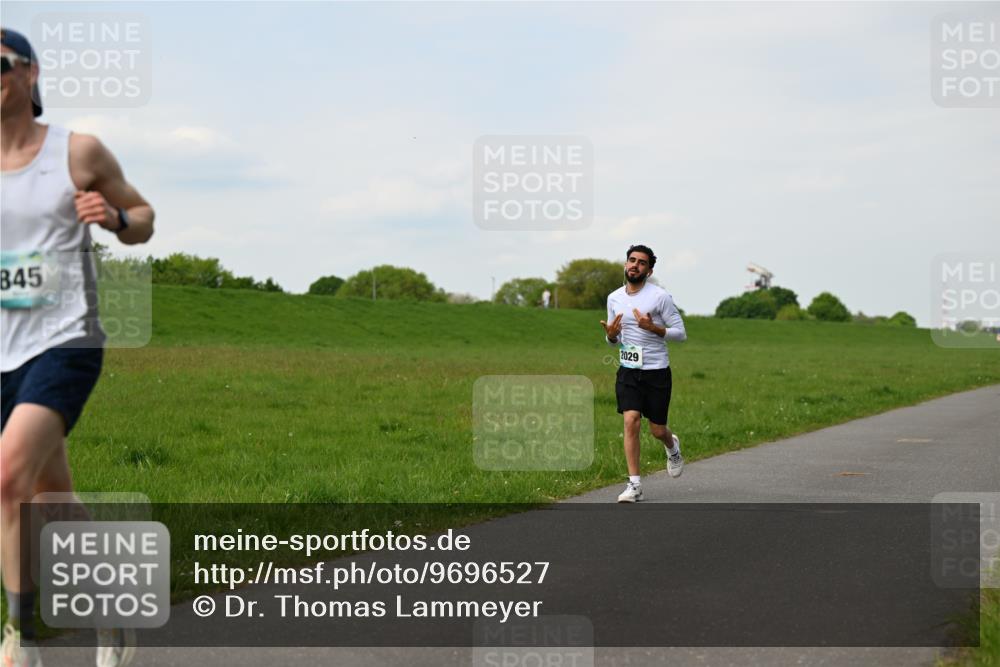 10.05.2026 - 8. Wedeler Halbmarathon Dr. Thomas Lammeyer http://msf.ph/oto/9696527 10.05.2026 11:25:11 Laufen 845, 2029 meine-sportfotos.de