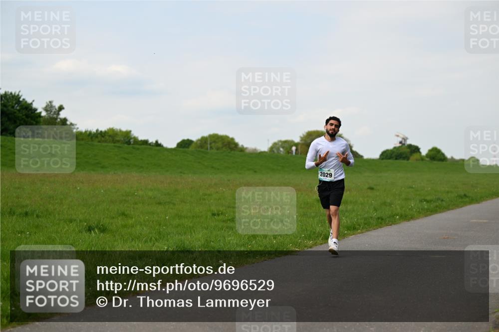 10.05.2026 - 8. Wedeler Halbmarathon Dr. Thomas Lammeyer http://msf.ph/oto/9696529 10.05.2026 11:25:12 Laufen 2029 meine-sportfotos.de