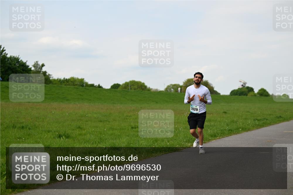 10.05.2026 - 8. Wedeler Halbmarathon Dr. Thomas Lammeyer http://msf.ph/oto/9696530 10.05.2026 11:25:12 Laufen 2029 meine-sportfotos.de