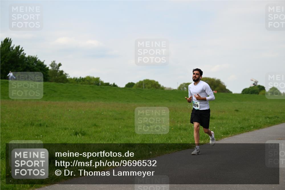 10.05.2026 - 8. Wedeler Halbmarathon Dr. Thomas Lammeyer http://msf.ph/oto/9696532 10.05.2026 11:25:12 Laufen 2029 meine-sportfotos.de