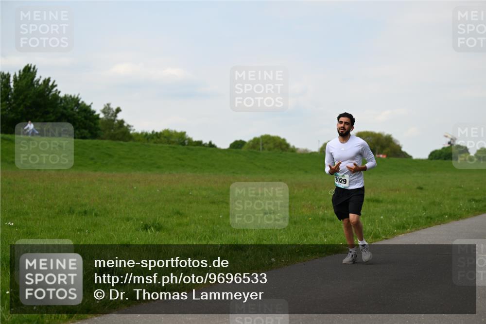 10.05.2026 - 8. Wedeler Halbmarathon Dr. Thomas Lammeyer http://msf.ph/oto/9696533 10.05.2026 11:25:12 Laufen 2029 meine-sportfotos.de