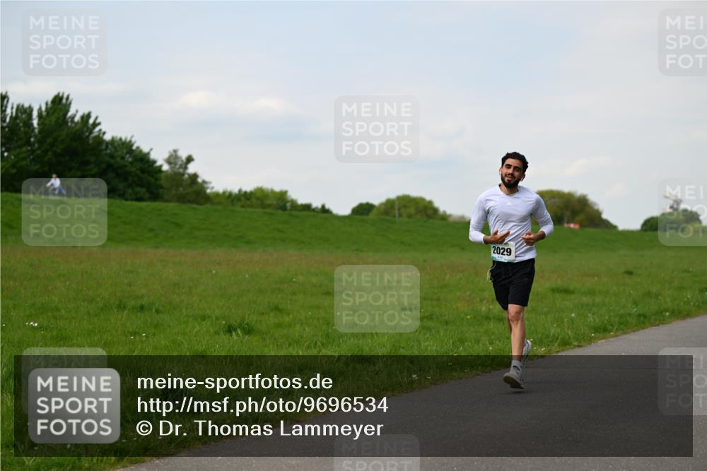 10.05.2026 - 8. Wedeler Halbmarathon Dr. Thomas Lammeyer http://msf.ph/oto/9696534 10.05.2026 11:25:12 Laufen 2029 meine-sportfotos.de