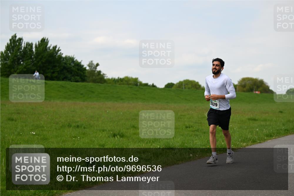 10.05.2026 - 8. Wedeler Halbmarathon Dr. Thomas Lammeyer http://msf.ph/oto/9696536 10.05.2026 11:25:12 Laufen 2029 meine-sportfotos.de