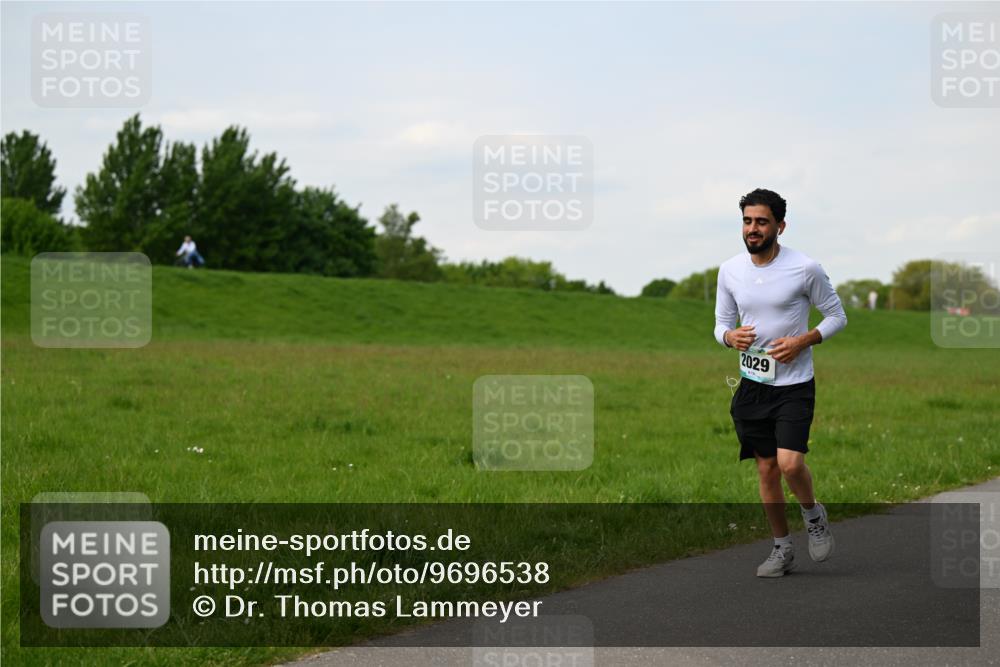 10.05.2026 - 8. Wedeler Halbmarathon Dr. Thomas Lammeyer http://msf.ph/oto/9696538 10.05.2026 11:25:13 Laufen 2029 meine-sportfotos.de