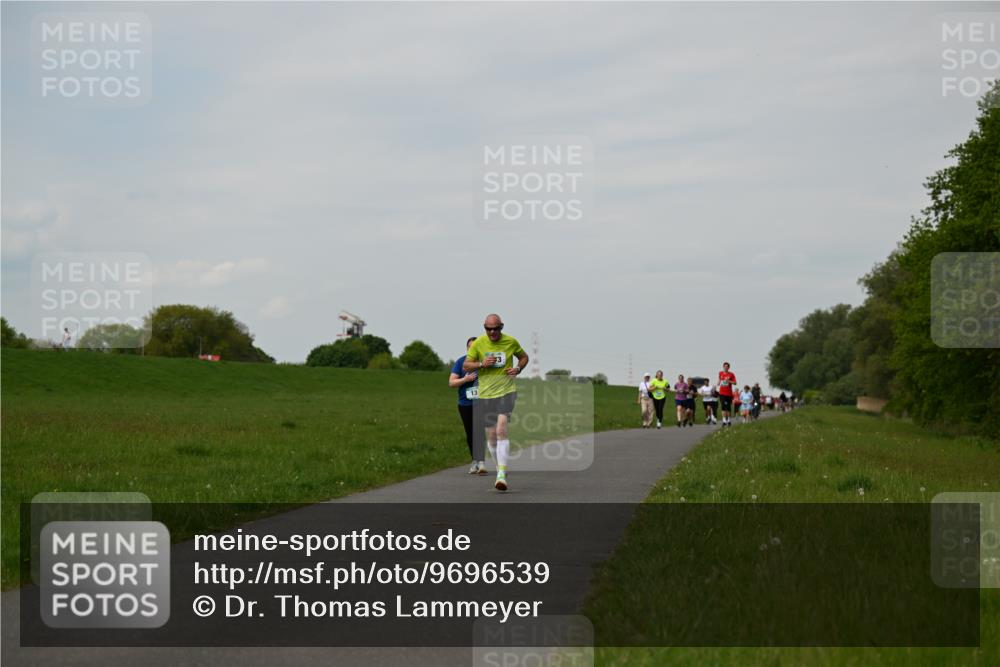 10.05.2026 - 8. Wedeler Halbmarathon Dr. Thomas Lammeyer http://msf.ph/oto/9696539 10.05.2026 11:25:21 Laufen  meine-sportfotos.de