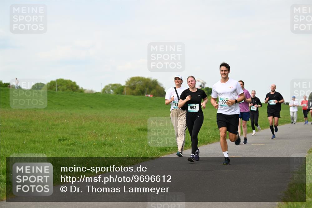10.05.2026 - 8. Wedeler Halbmarathon Dr. Thomas Lammeyer http://msf.ph/oto/9696612 10.05.2026 11:25:45 Laufen 993, 992, 440, 2176 meine-sportfotos.de