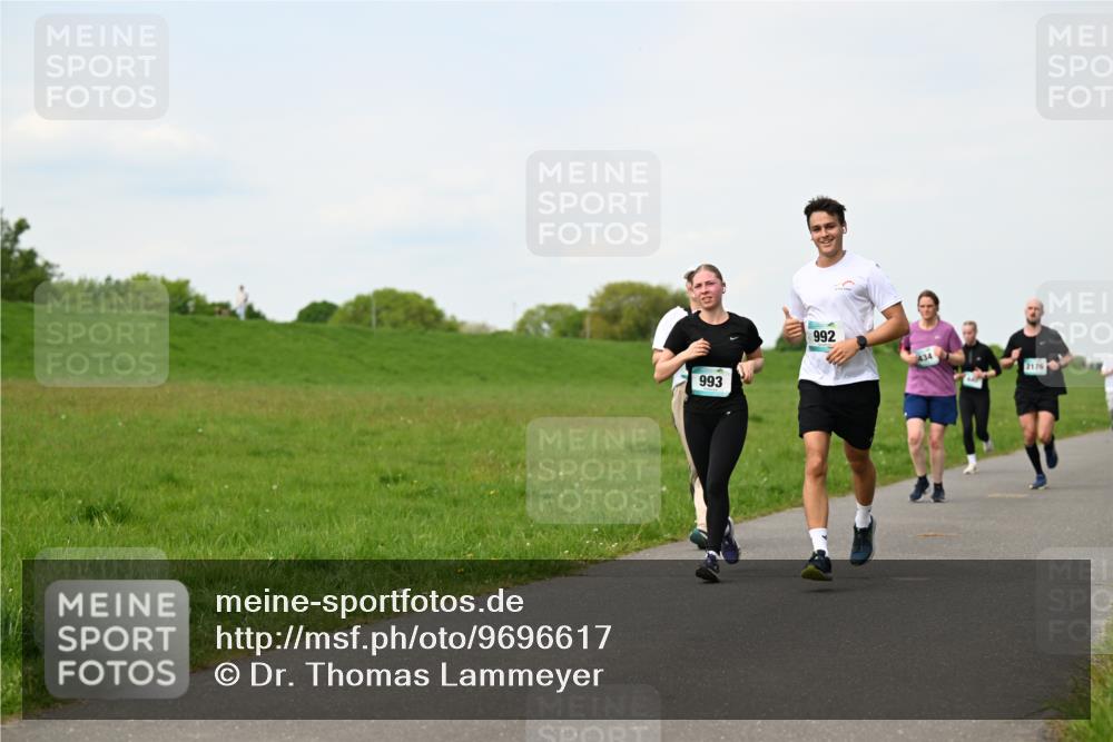 10.05.2026 - 8. Wedeler Halbmarathon Dr. Thomas Lammeyer http://msf.ph/oto/9696617 10.05.2026 11:25:46 Laufen 993, 992, 434, 2176 meine-sportfotos.de