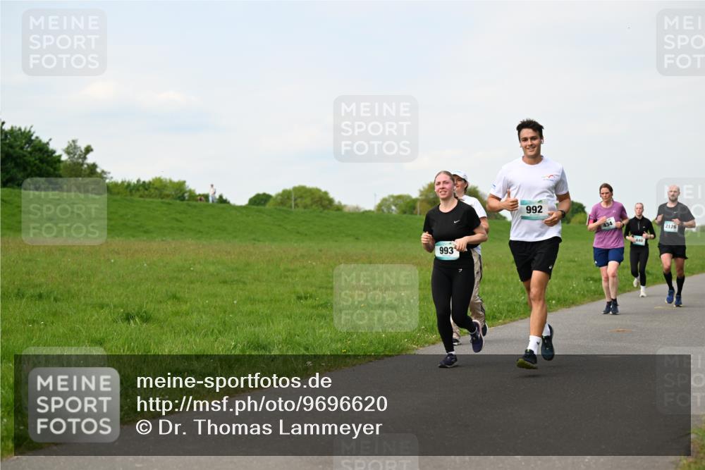 10.05.2026 - 8. Wedeler Halbmarathon Dr. Thomas Lammeyer http://msf.ph/oto/9696620 10.05.2026 11:25:47 Laufen 993, 992, 440, 2176 meine-sportfotos.de