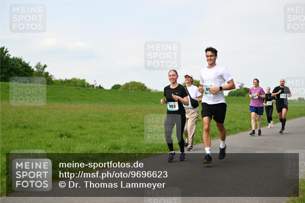 10.05.2026 - 8. Wedeler Halbmarathon Dr. Thomas Lammeyer http://msf.ph/oto/9696623 10.05.2026 11:25:47 Laufen 993, 434, 440, 2176 meine-sportfotos.de