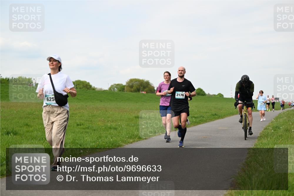 10.05.2026 - 8. Wedeler Halbmarathon Dr. Thomas Lammeyer http://msf.ph/oto/9696633 10.05.2026 11:25:49 Laufen 625, 2176, 697 meine-sportfotos.de