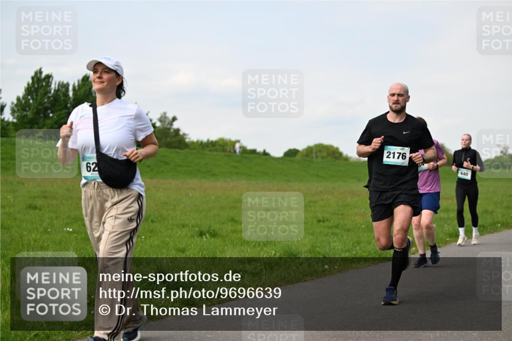10.05.2026 - 8. Wedeler Halbmarathon Dr. Thomas Lammeyer http://msf.ph/oto/9696639 10.05.2026 11:25:50 Laufen 2176, 440 meine-sportfotos.de
