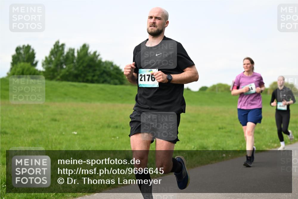 10.05.2026 - 8. Wedeler Halbmarathon Dr. Thomas Lammeyer http://msf.ph/oto/9696645 10.05.2026 11:25:51 Laufen 2176 meine-sportfotos.de
