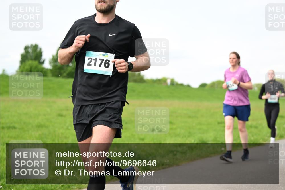 10.05.2026 - 8. Wedeler Halbmarathon Dr. Thomas Lammeyer http://msf.ph/oto/9696646 10.05.2026 11:25:51 Laufen 2176 meine-sportfotos.de