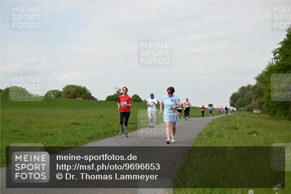 10.05.2026 - 8. Wedeler Halbmarathon Dr. Thomas Lammeyer http://msf.ph/oto/9696653 10.05.2026 11:25:55 Laufen 880, 697 meine-sportfotos.de