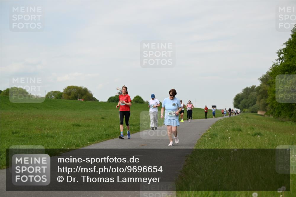 10.05.2026 - 8. Wedeler Halbmarathon Dr. Thomas Lammeyer http://msf.ph/oto/9696654 10.05.2026 11:25:55 Laufen 697 meine-sportfotos.de