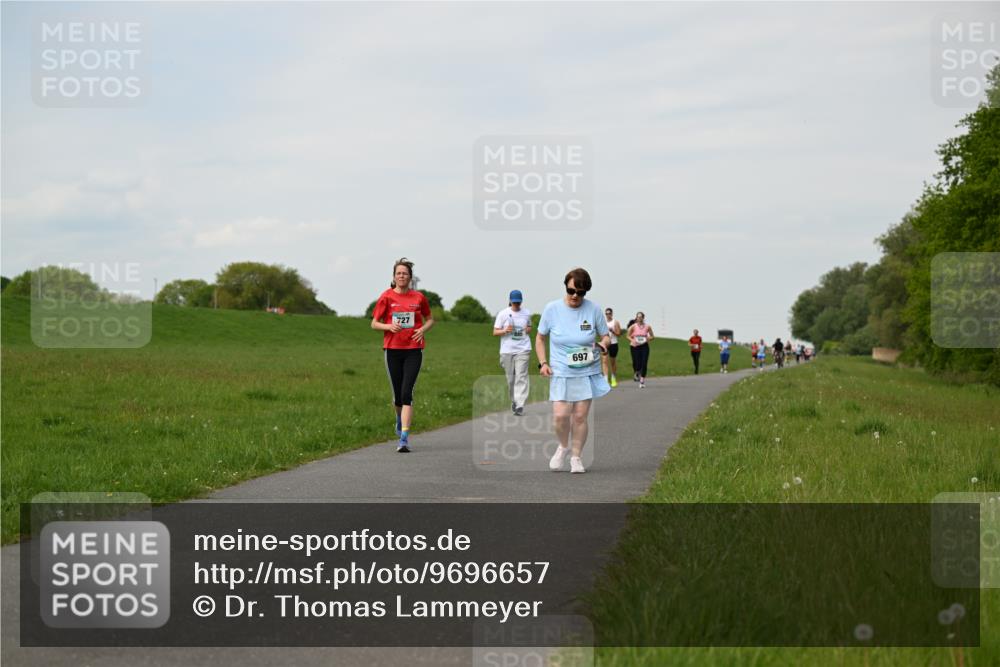 10.05.2026 - 8. Wedeler Halbmarathon Dr. Thomas Lammeyer http://msf.ph/oto/9696657 10.05.2026 11:25:56 Laufen 8727, 697 meine-sportfotos.de