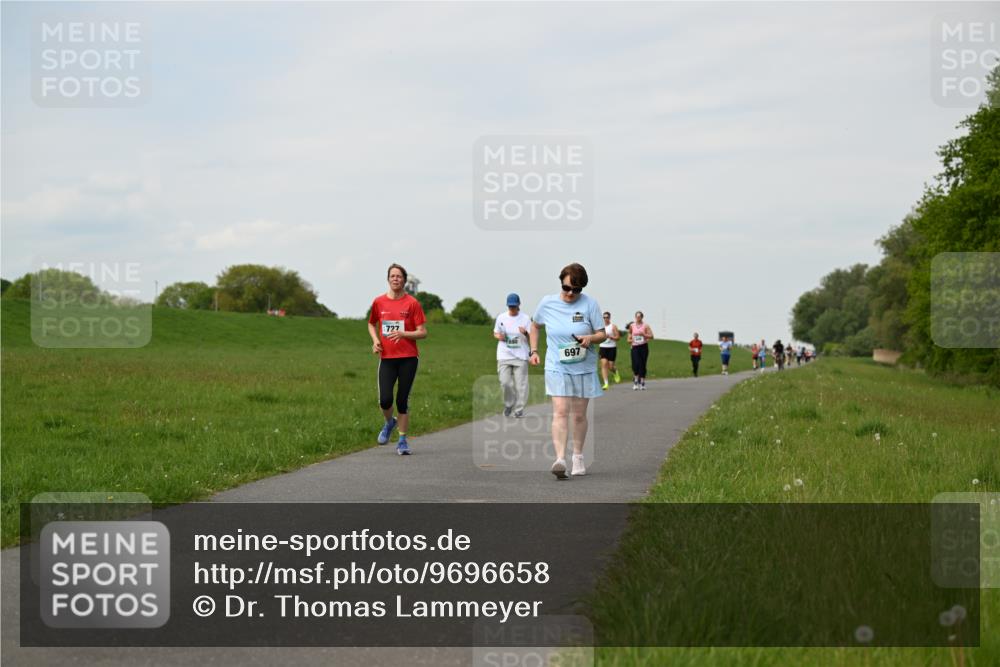 10.05.2026 - 8. Wedeler Halbmarathon Dr. Thomas Lammeyer http://msf.ph/oto/9696658 10.05.2026 11:25:56 Laufen 727, 697 meine-sportfotos.de