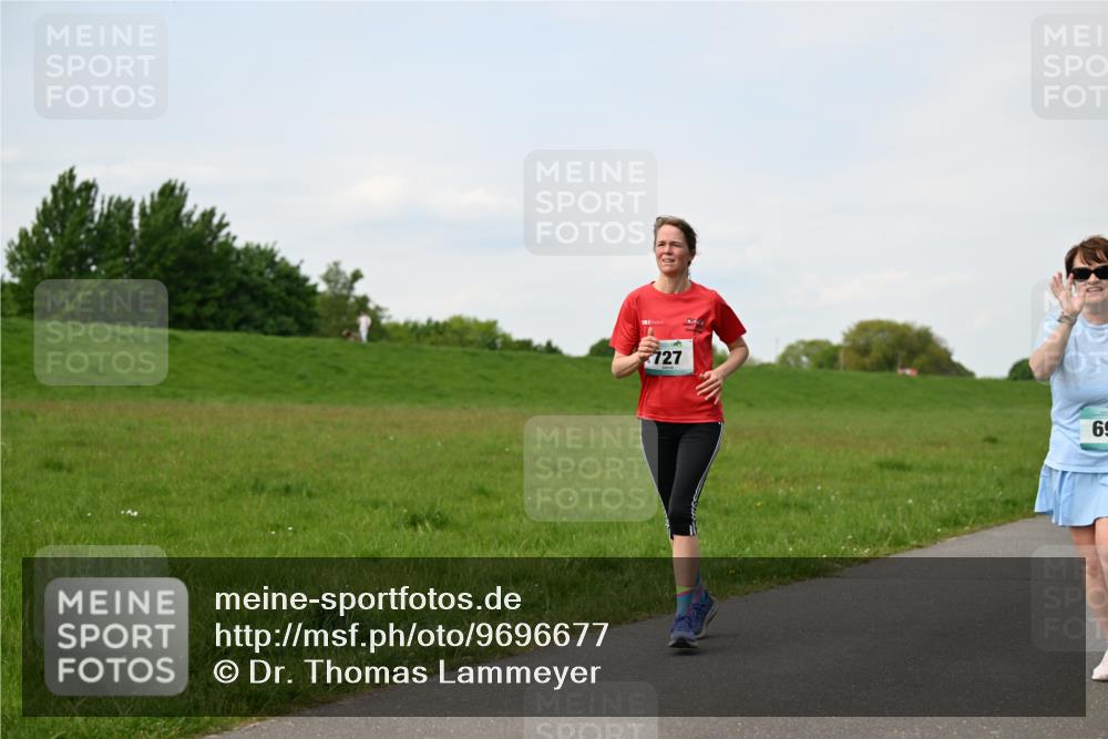 10.05.2026 - 8. Wedeler Halbmarathon Dr. Thomas Lammeyer http://msf.ph/oto/9696677 10.05.2026 11:25:59 Laufen 727 meine-sportfotos.de