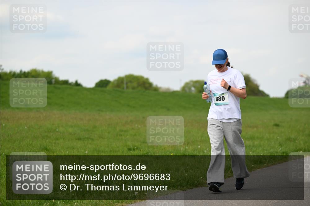 10.05.2026 - 8. Wedeler Halbmarathon Dr. Thomas Lammeyer http://msf.ph/oto/9696683 10.05.2026 11:26:03 Laufen 880 meine-sportfotos.de