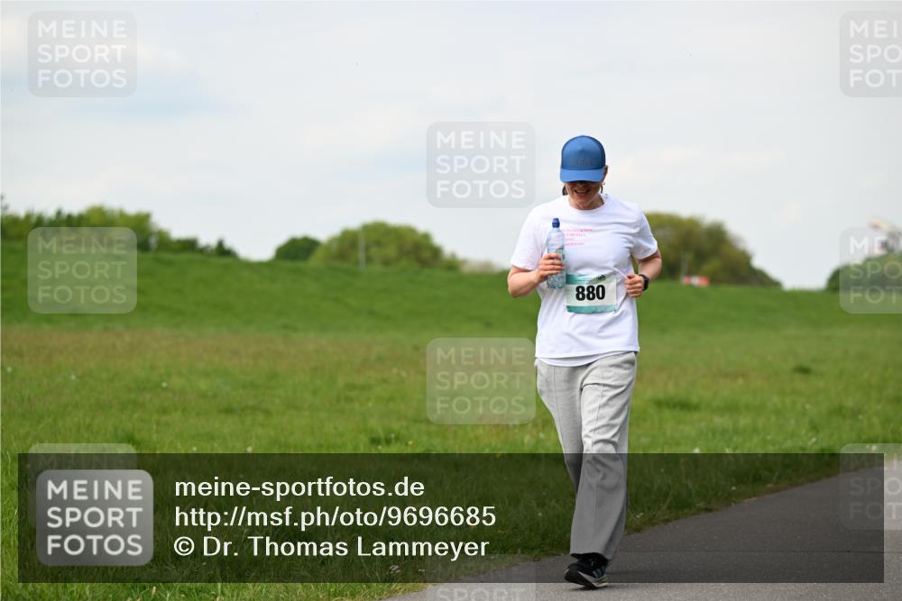10.05.2026 - 8. Wedeler Halbmarathon Dr. Thomas Lammeyer http://msf.ph/oto/9696685 10.05.2026 11:26:03 Laufen 880 meine-sportfotos.de