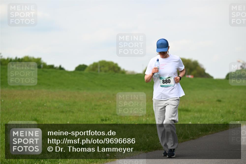 10.05.2026 - 8. Wedeler Halbmarathon Dr. Thomas Lammeyer http://msf.ph/oto/9696686 10.05.2026 11:26:03 Laufen 880 meine-sportfotos.de