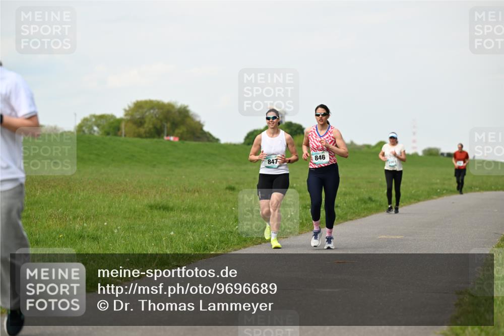 10.05.2026 - 8. Wedeler Halbmarathon Dr. Thomas Lammeyer http://msf.ph/oto/9696689 10.05.2026 11:26:04 Laufen 847, 846 meine-sportfotos.de