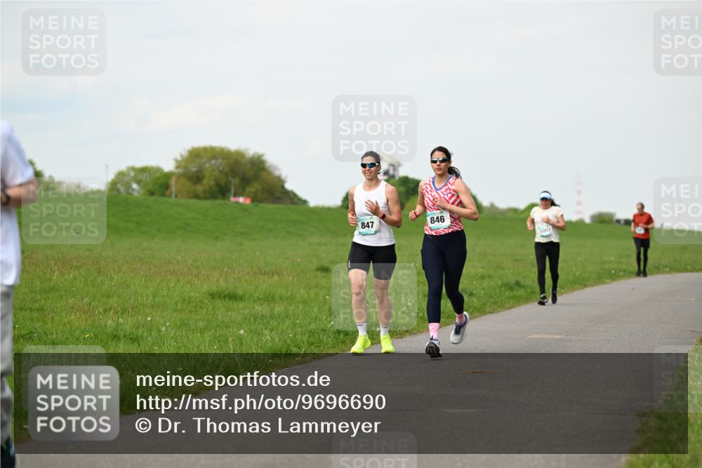 10.05.2026 - 8. Wedeler Halbmarathon Dr. Thomas Lammeyer http://msf.ph/oto/9696690 10.05.2026 11:26:04 Laufen 847, 846, 1001 meine-sportfotos.de