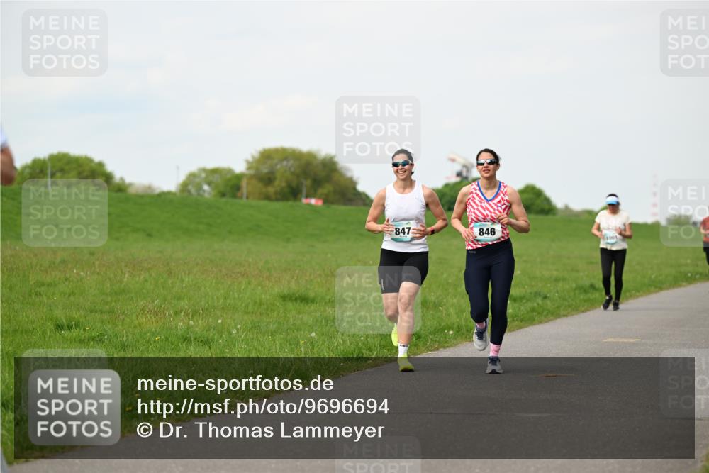 10.05.2026 - 8. Wedeler Halbmarathon Dr. Thomas Lammeyer http://msf.ph/oto/9696694 10.05.2026 11:26:05 Laufen 847, 846, 1001 meine-sportfotos.de