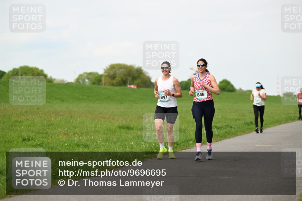 10.05.2026 - 8. Wedeler Halbmarathon Dr. Thomas Lammeyer http://msf.ph/oto/9696695 10.05.2026 11:26:05 Laufen 847, 846 meine-sportfotos.de