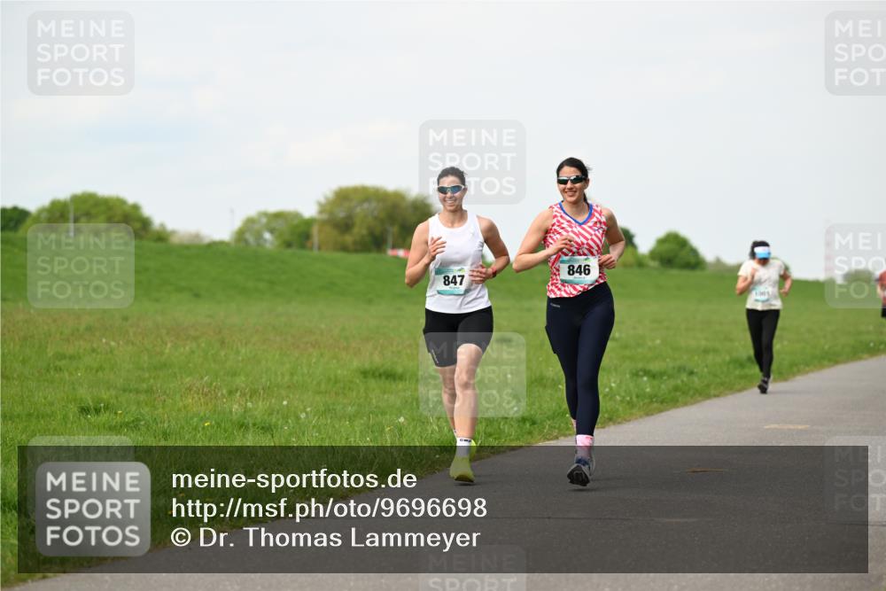 10.05.2026 - 8. Wedeler Halbmarathon Dr. Thomas Lammeyer http://msf.ph/oto/9696698 10.05.2026 11:26:05 Laufen 847, 846 meine-sportfotos.de
