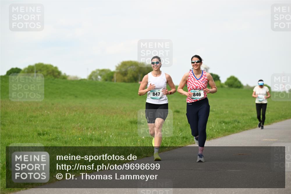 10.05.2026 - 8. Wedeler Halbmarathon Dr. Thomas Lammeyer http://msf.ph/oto/9696699 10.05.2026 11:26:05 Laufen 847, 846 meine-sportfotos.de