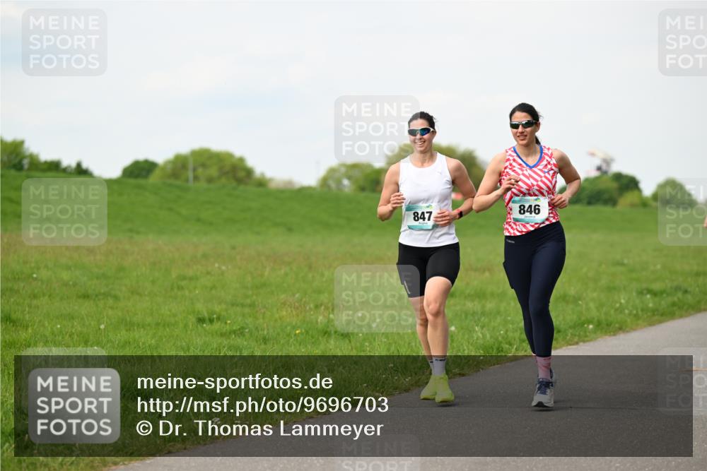 10.05.2026 - 8. Wedeler Halbmarathon Dr. Thomas Lammeyer http://msf.ph/oto/9696703 10.05.2026 11:26:06 Laufen 847, 846 meine-sportfotos.de