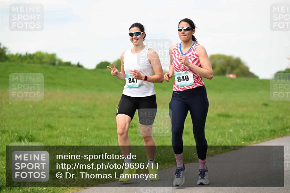 10.05.2026 - 8. Wedeler Halbmarathon Dr. Thomas Lammeyer http://msf.ph/oto/9696711 10.05.2026 11:26:07 Laufen 847, 846 meine-sportfotos.de